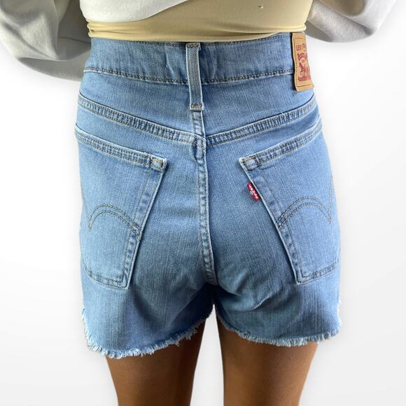 LEVI'S Light Wash High Rise Cut Off Denim Mom Shorts - Picture 3 of 8